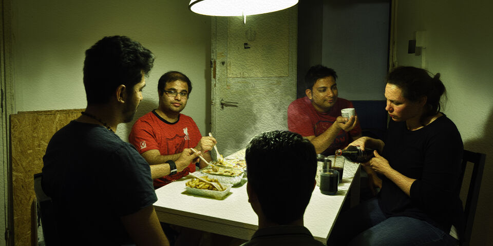 A parody on the famous Van Gogh painting 'De aardappeleters': 'The Kapsalon eaters'. Photo | Bart van Overbeeke