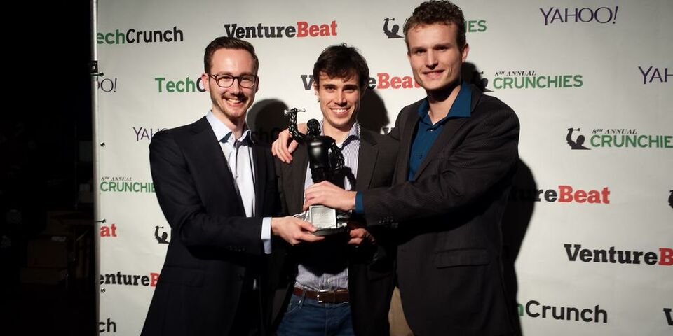 Roy Cobbenhagen, Lex Hoefsloot en Koen van Ham (vlnr) met de award.