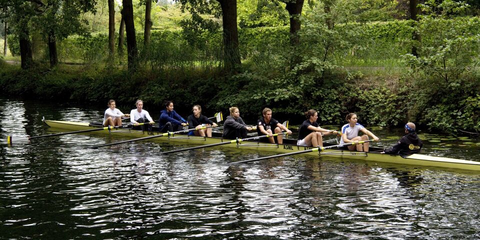 Topzwemmers trainen deze maand bij Thêta.