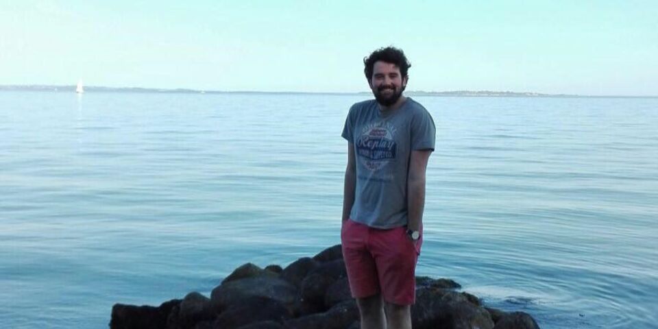 De zee bij het Louisiana Museum is prachtig, Zweden in de achtergrond.