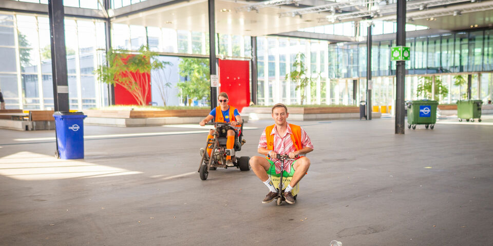 Kevin Loman (op trike) en Harmen Meijer. Foto | Rien Boonstoppel