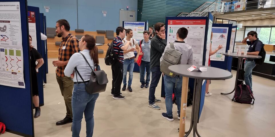 Postersessie op de eerste dag van de EuroTech postdoc bootcamp. Foto | Berend van den Berge