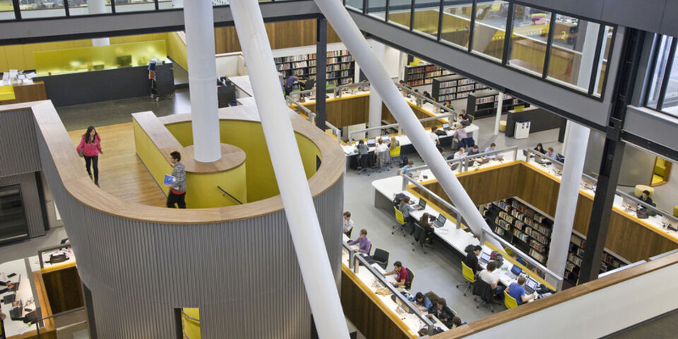 Studenten in de bibliotheek in MetaForum. Foto | Norbert van Onna