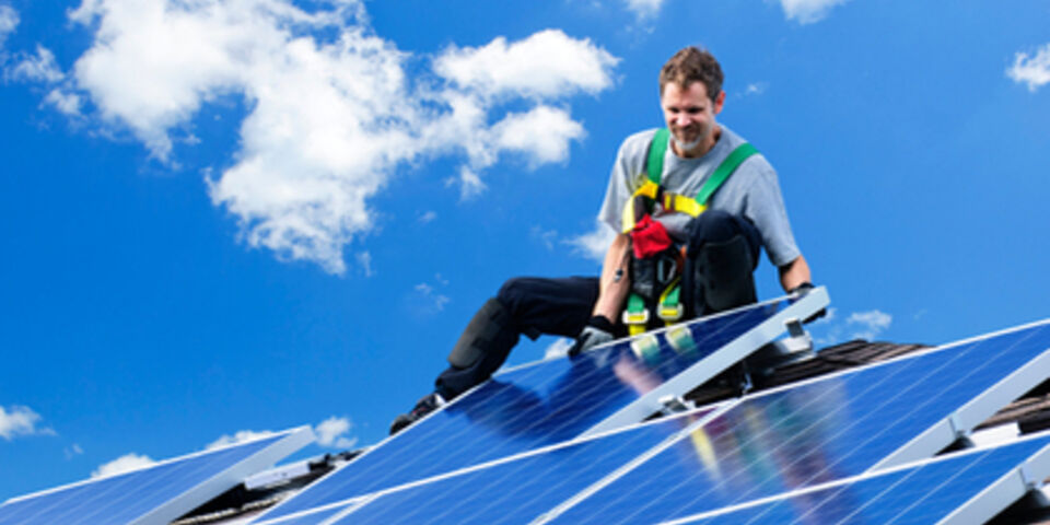 Tweeënhalfduizend zonnepanelen op sportcentrum en Spectrum