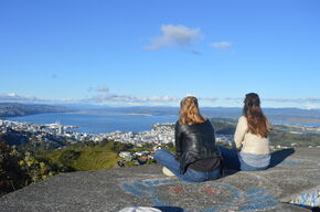 Wellington, left Anne Wil Burghoorn, right Bernice d’Anjou.