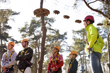 Jordi in het klimbos. Foto | Bart van Overbeeke