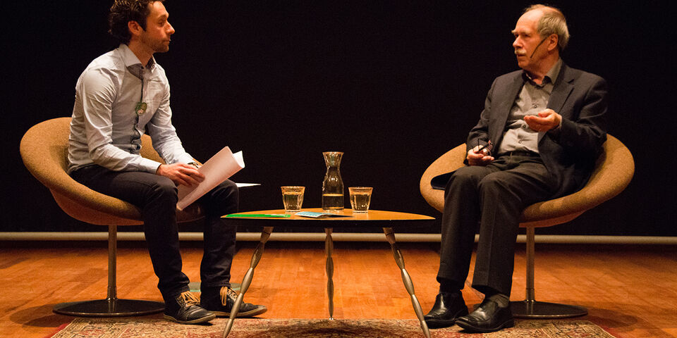 Gerard 't Hooft en presentator Gijs van de Sande. Foto | Tom Hessels